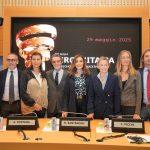 I protagonisti della conferenza stampa di presentazione delle tre tappe del Giro d’Italia in Lombardia: in particolare il presidente di Regione Attilio Fontana, il ministro del Turismo Daniela Santanchè, il sottosegretario alla Presidenza con delega a Sport e Giovani, Federica Picchi, insieme ai sindaci Patrizio Del Nero (Morbegno/SO), Giampiero Bocca (Cesano Maderno/MB), Nicola Cavatorta (Viadana/MN) e il consigliere comunale Dario De Zanche (Bormio/SO)