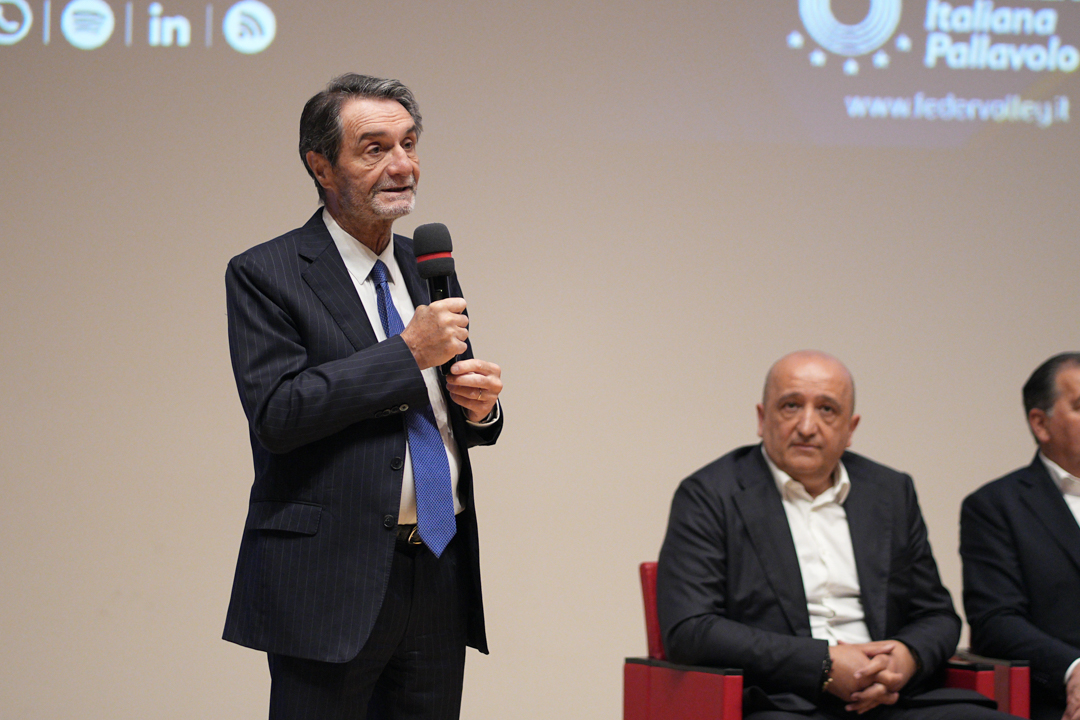 Il presidente di Regione Lombardia, Attilio Fontana, mentre interviene durante la conferenza stampa di presentazione della stagione 2025 delle nazionali di pallavolo 