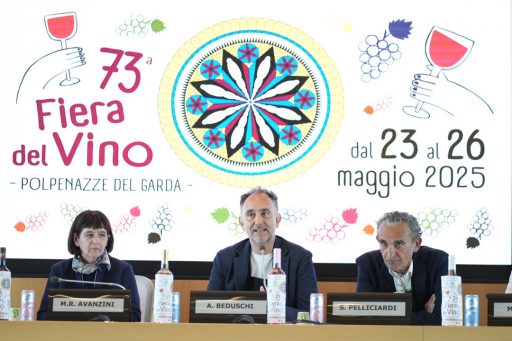 Una foto della conferenza stampa di presentazione della Fiera del Vino di Polpenazze del Garda (Brescia), con l’assessore all’Agricoltura di Regione Lombardia, Alessandro Beduschi, Juri Pagani, direttore Consorzio Valtènesi Riviera del Garda Classico, Stefano Pelliciardi, responsabile SGP Grandi Eventi e Maria Rosa Avanzini, sindaco di Polpenazze