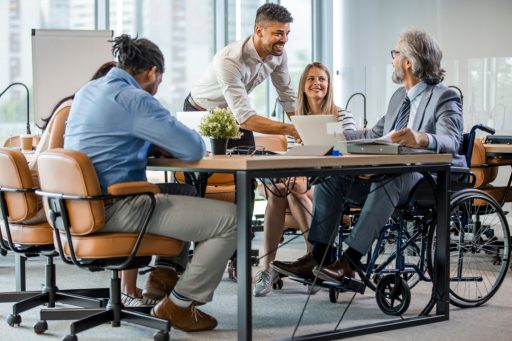 Inclusione lavorativa, riunione con persone con disabilità