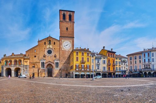 Piazza della Vittoria teatro dei Cuori Olimpici Lodi