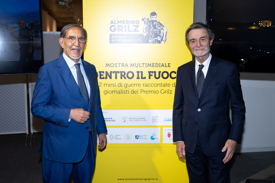 Il governatore della Regione Lombardia, Attilio Fontana, insieme al Presidente del Senato, Ignazio La Russa, all’inaugurazione della mostra ‘Dentro il fuoco’