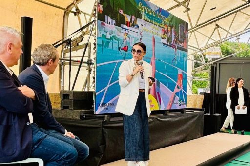 L'assessore Mazzali alla presentazione del Falkensteiner Park Resort Lake Garda, sul palco dell'evento