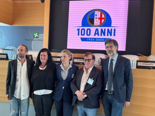 FOTO DI GRUPPO POST CONFERENZA STAMPA ENS L' Ente nazionale sordi ha presentato le iniziative per il suo centenario in Regione Lombardia