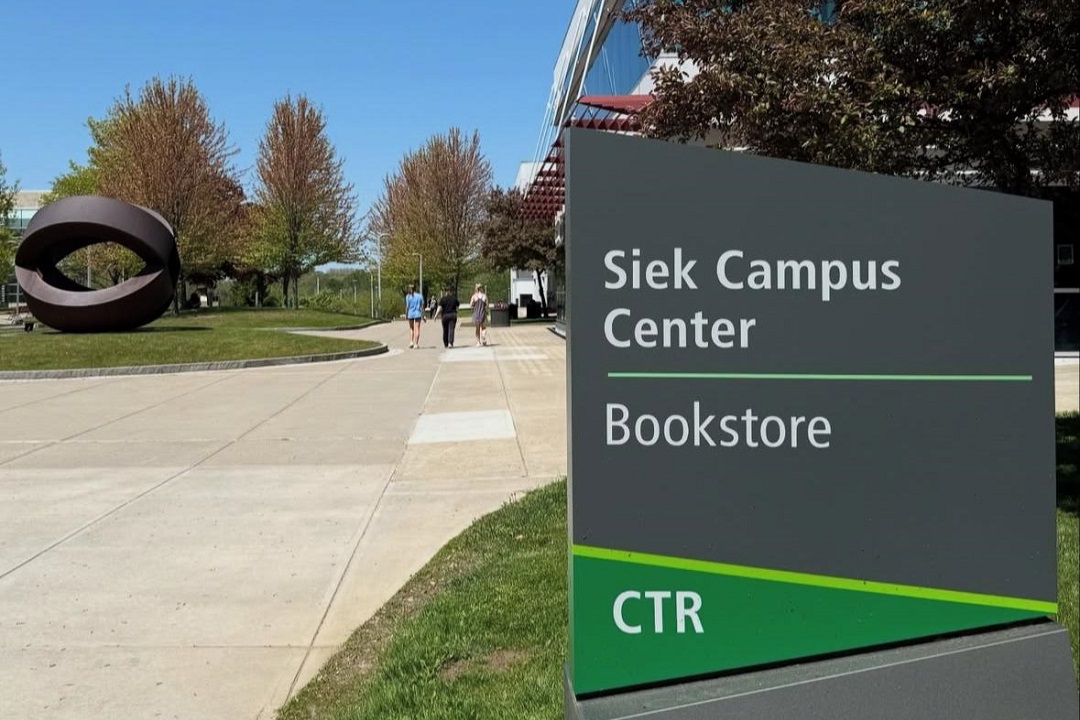Una foto dall’esterno del Siek Campus Center, il centro di formazione dell’Hudson Valley Community College di Troy (Stato di New York)