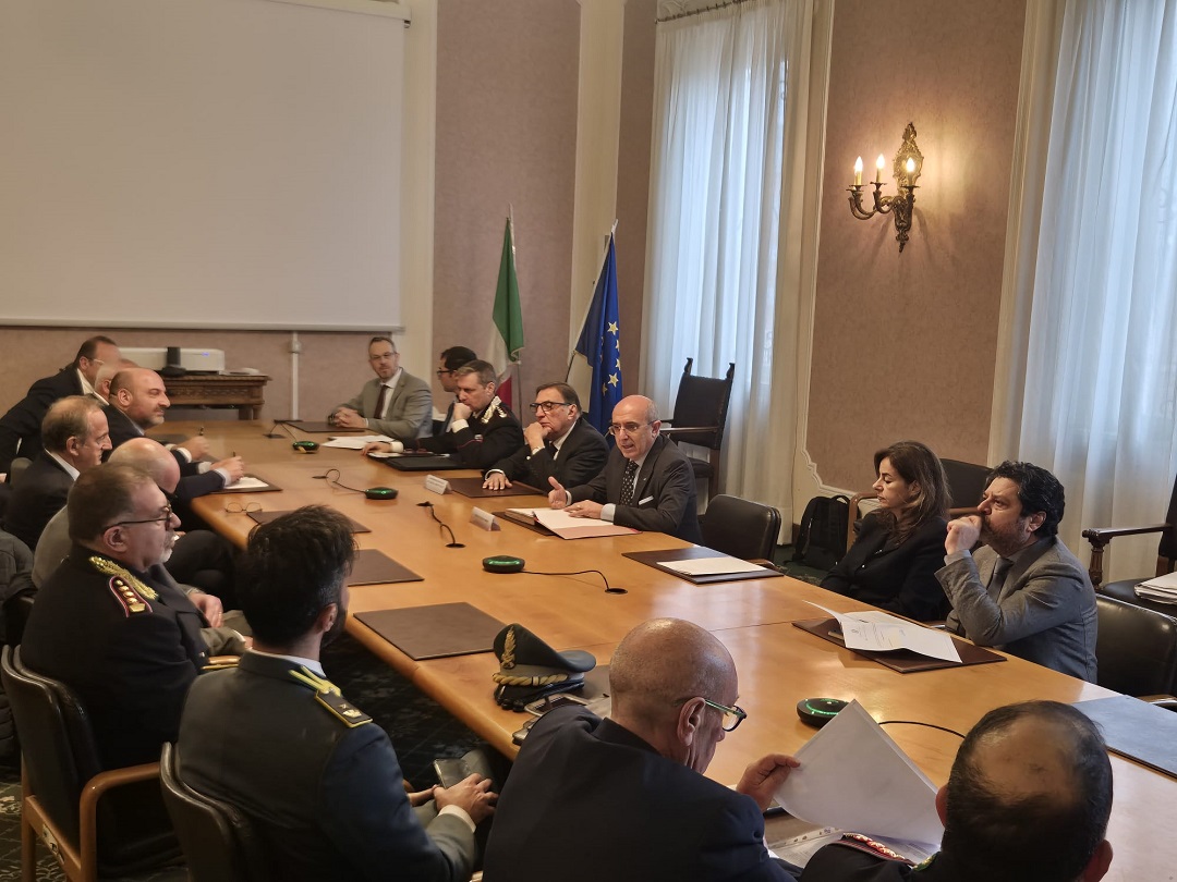 In foto l’assessore alla Sicurezza di Regione Lombardia, Romano La Russa, protagonista della firma del Protocollo d’Intesa 2025: in campo più agenti di Polizia locale a Malpensa