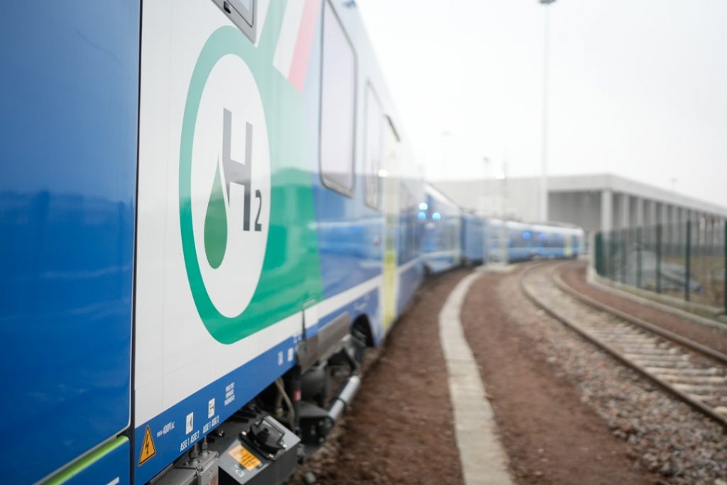 Treno a idrogeno, uno dei progetti che in Lombardia usano la fonte green