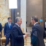 Il presidente di Regione Lombardia, Attilio Fontana, con il presidente della Repubblica dell’Uzbekistan, Shavkat Mirziyoyev