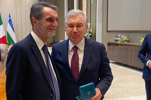 Il presidente di Regione Lombardia, Attilio Fontana, con il presidente della Repubblica dell’Uzbekistan, Shavkat Mirziyoyev