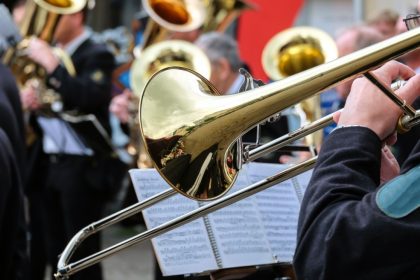 In foto un trombone di una banda: i gruppi di musica popolare sono destinatari di un bando di Regione Lombardia