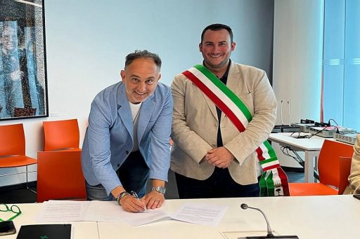 L'assessore Beduschi con il sindaco di Sabbioneta Pasquali firma protocollo per la nascita del Distretto del legno per l'alta formazione 