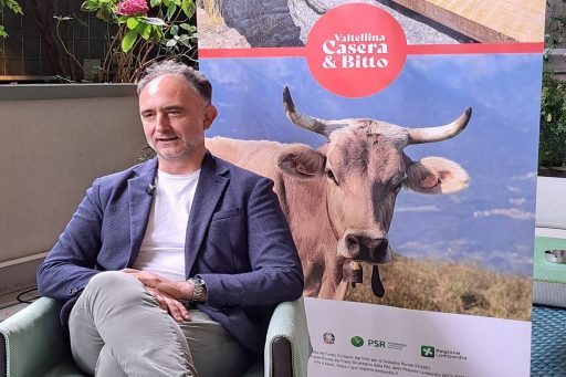L'assessore Alessandro Beduschi all'evento 'La montagna in un assaggio' che ha messo in vetrina, a Milano, Bitto e Valtellina Casera