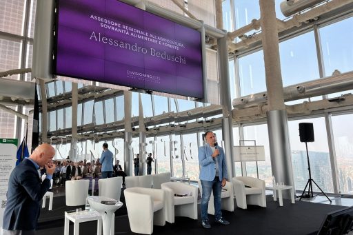 L'assessore della Lombardia, Alessandro Beduschi, alla presentazione del 'Manifesto' dell'industria vitivinicola italiana