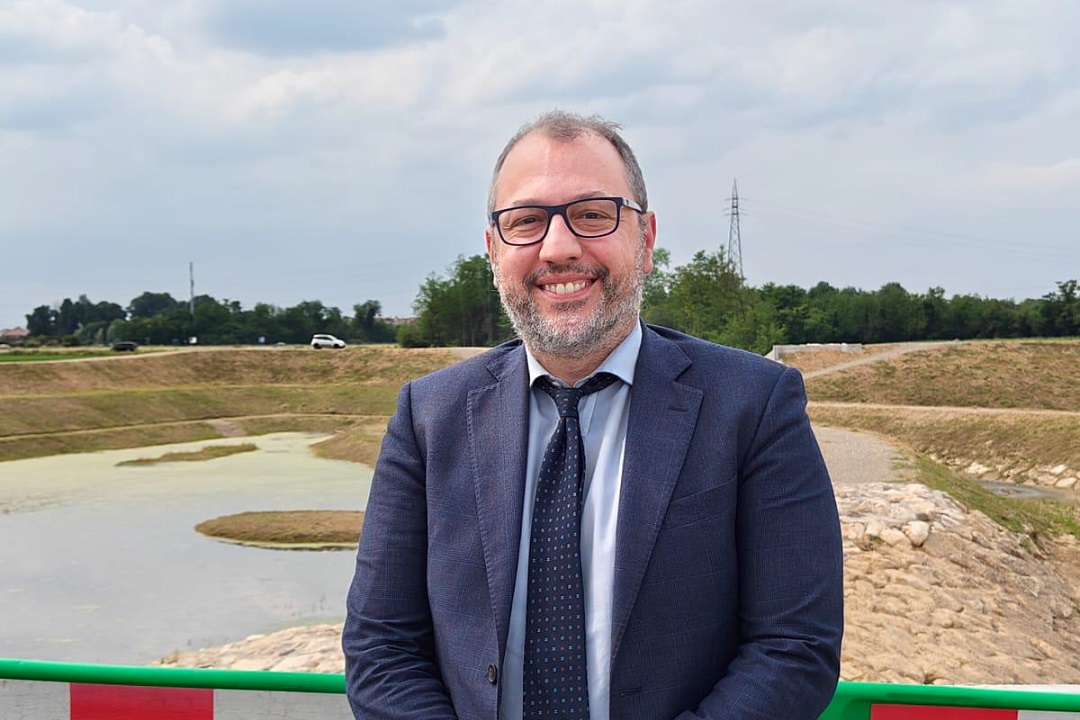 L’assessore regionale Gianluca Comazzi all’inaugurazione della vasca di laminazione di Gessate (Milano)