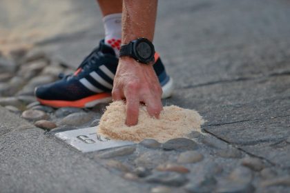 sfida strana corsa uova