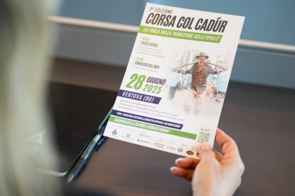 Locandina Corrsa col cadùr di Vertova