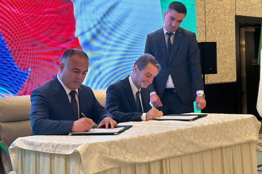 Il presidente della Regione Lombardia, Attilio Fontana, ha siglato a Samarcanda, nell'ambito della missione istituzionale in Uzbekistan, un 'Memorandum of Understanding' con Adiz Boboyev Muzafarovich, governatore della Regione di Samarcanda