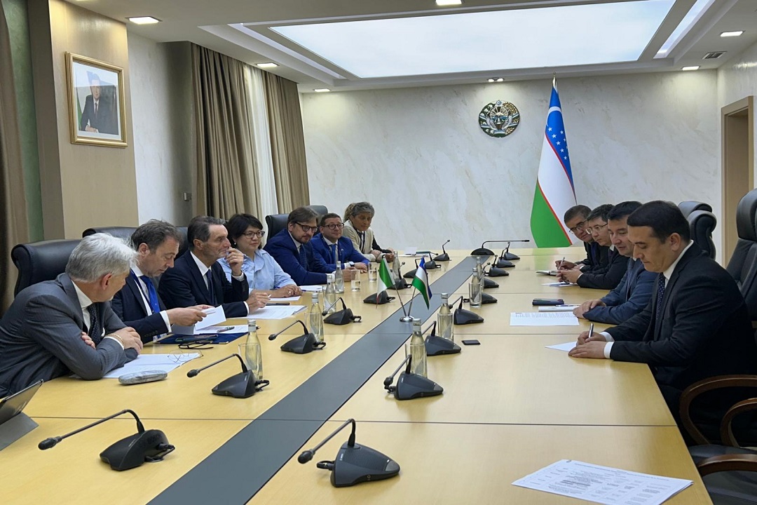 Fontana Guidesi e Cattaneo al tavolo della missione di Regione Lombardia in Uzbekistan