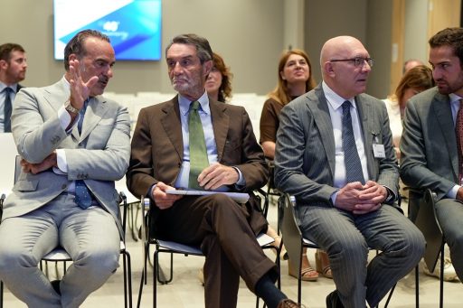 Il presidente Attilio Fontana in platea durante il tour della regione a sostegno del sistema economico produttivo di Lodi