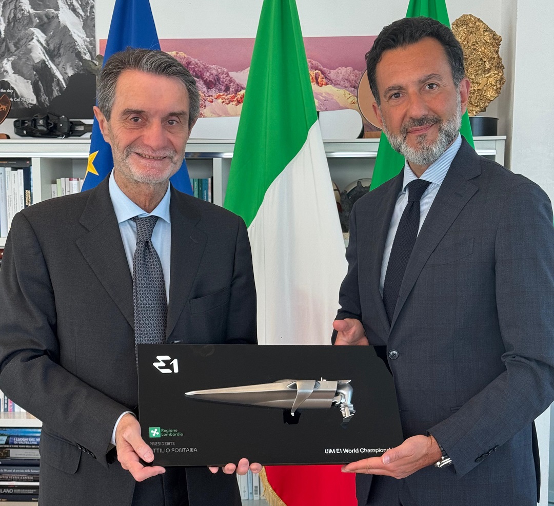 Il presidente della Regione Lombardia, Attilio Fontana, con l’ingegner Rodi Basso, CEO e fondatore del circuito ‘E1 series’, la cui tappa italiana del mondiale sarà a Sesto Calende