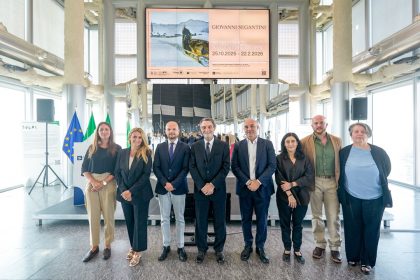 In foto la presentazione della mostra dedicata a Giovanni Segantini svoltasi al Belvedere di Palazzo Lombardia: in primo piano il presidente della Regione, Attilio Fontana, e l’assessore regionale Francesca Caruso con altri relatori