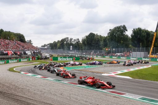 Gran Premio di Monza, la foto ritrae una parte del circuito utilizzato per il GP di Monza con le vetture di Formula 1 incolonnate. Utilizzata per l'appello di Fontana per il rinnovo delle concessioni