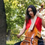 In foto una compositrice: da Regione Lombardia maggior sostegno al settore con l’incremento del bando Avviso Unico 2025