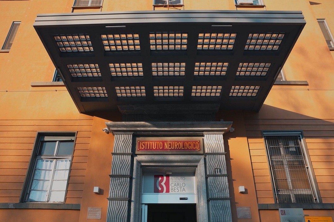 L'entrata dell'Ospedale Carlo Besta di Milano, foto utilizzata in occasione dell'articolo della concessione di alloggi Aler a infermieri