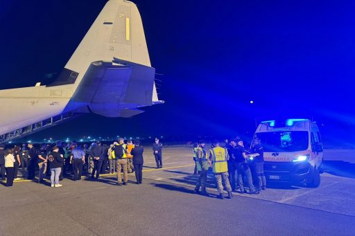 L'aereo che ha trasportato i feriti di Gaza che la Lombardia accoglie per curarli