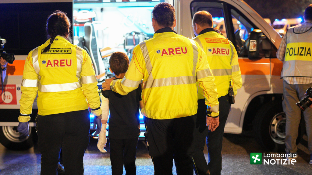In foto un bambino atterrato a Milano da Gaza: prosegue l’impegno di Regione Lombardia per i più piccoli dalle zone di guerra