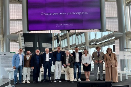 Il gruppo dei relatori alla presentazione, in Lombardia, del 'Manifesto' dell'industria vitivinicola italiana