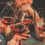 Brindisi di calido di vino in occasione della presentazione, in Lombardia, del 'Manifesto' dell'industria vitivinicola italiana