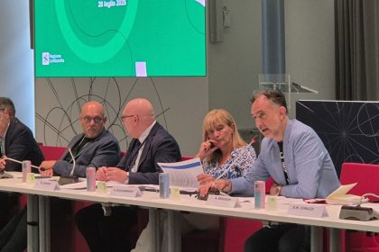 L'intervento dell'assessore Beduschi mentre spiega al Tavolo che la stagione irrigua in Lombardia è sotto controllo