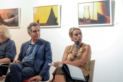 L'assessore alla Cultura di Regione Lombardia, Francesca Caruso, è intervenuta durante l'inaugurazione della mostra fotografica su Max Mandel allo Spazio IsolaSET di Palazzo Lombardia