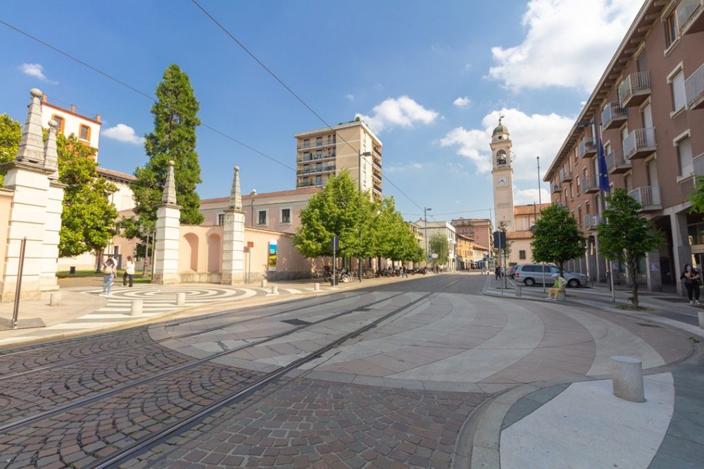Cinisello Balsamo (Milano), dal presidente Fontana solidarietà a sindaco Ghilardi e Digos per le scritte sui muri