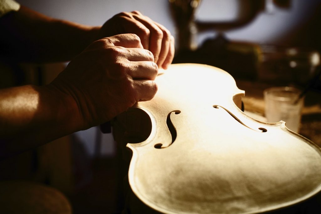 Regione Lombardia ha approvato un accordo con il Comune di Cremona per portare a Expo Osaka 2025 i violini di Fondazione Casa Stradivari