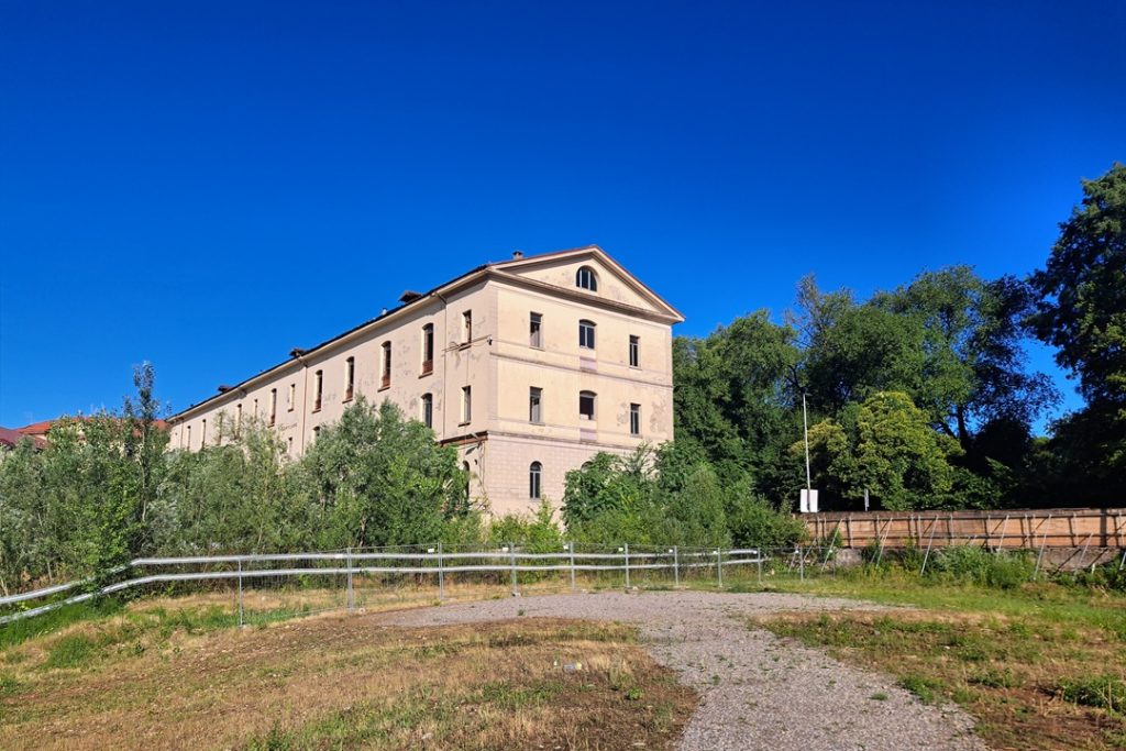 In foto l’area delle ex caserme Montelungo e Colleoni di Bergamo che sarà interessata dalla riqualificazione finanziata da Regione Lombardia