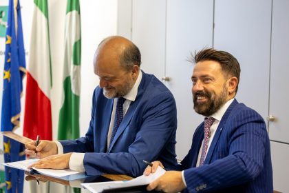 L’assessore alla Casa e Housing sociale, Paolo Franco, e il rettore dell’Università di Bergamo, Sergio Cavalieri, hanno firmato la convenzione attuativa per il progetto di riqualificazione delle ex caserme Montelungo e Colleoni