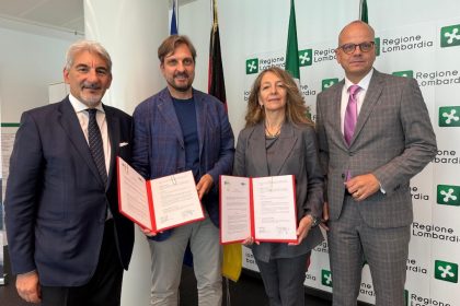 L’assessore allo Sviluppo economico, Guido Guidesi, e il presidente di AHK Italien, Monica Poggio, hanno siglato il protocollo d’intesa tra Regione Lombardia e Camera di Commercio Italo-Germanica (AHK Italien). Alla cerimonia di firma era presente anche il sottosegretario regionale con delega alle Relazioni Internazionali ed Europee, Raffaele Cattaneo.