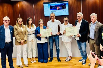 Gli assessori Mazzali e Fermi alla premiazione dei content creator comaschi di 'In Lombardia non c'è il mare ma...'