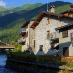 Ponte di Legno, nella foto Claudio Giovanni Colombo/Shutterstock, tra i Comuni beneficiari dell'incremento della dotazione del 'Bando Dissesti 2024' di Regione Lombardia