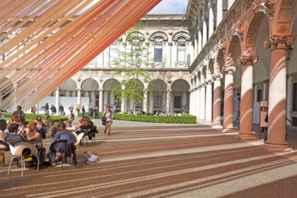 I progetti per le residenze universitarie di tre atenei lombardi sono stati ammessi al cofinanziamento regionale promosso dal Mur. In foto uno dei chiostri dell'Università Cattolica di Milano