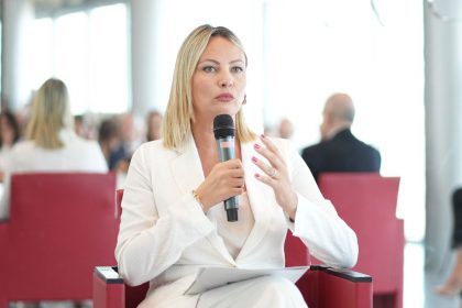 un momento dell'intervento dell'assessore Tironi al convegno di presentazione del piano straordinario di Regione Lombardia e Fondazione Cariplo sui neet 