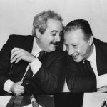 celebre foto di Falcone e Borsellino ricordati da Regione lombardia in un evento
