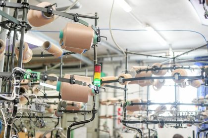 immagine dei macchinari di un'azienda tessile per dare l'idea del progetto sustainhubility a malpensafiere