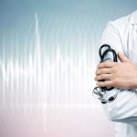 Un medico del Servizio Sanitario Nazionale, il presidente della Lombardia Fontana ha proposto un tavolo tecnico per rivedere la legge istitutiva del 1978