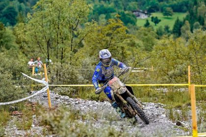 Nella foto Fim (Federazione internazionale motociclismo) un momento dell'edizione 2025 della 'Sei giorni di Enduro' a Bergamo, alle battute finali dopo un percorso di 1.300 km tra le velli Seriana e Cavallina.