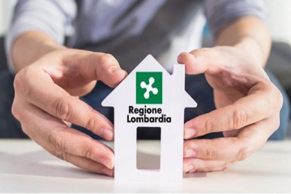 In foto, un cartoncino di case Aler di Regione Lombardia: sono tre i milioni stanziati per efficientamento energetico nelle province di Milano, Cremona, Bergamo e Pavia