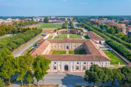 Una foto dall’alto di Palazzo Te a Mantova, al centro delle iniziative supportate anche da Regione Lombardia con l’Avviso Unico Cultura 2025