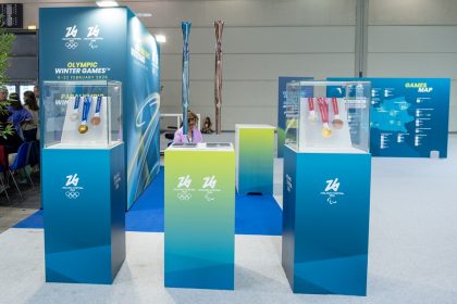 Al Meeting di Rimini dibattito sulle Olimpiadi 2026 (nella foto le medaglie nei tre metalli) con l'intervento del presidente di Regione Lombardia Attilio Fontana.